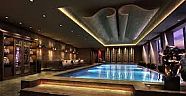 BİR GECELİĞİ ASGARİ ÜCRETTEN PAHALI OTEL VAR